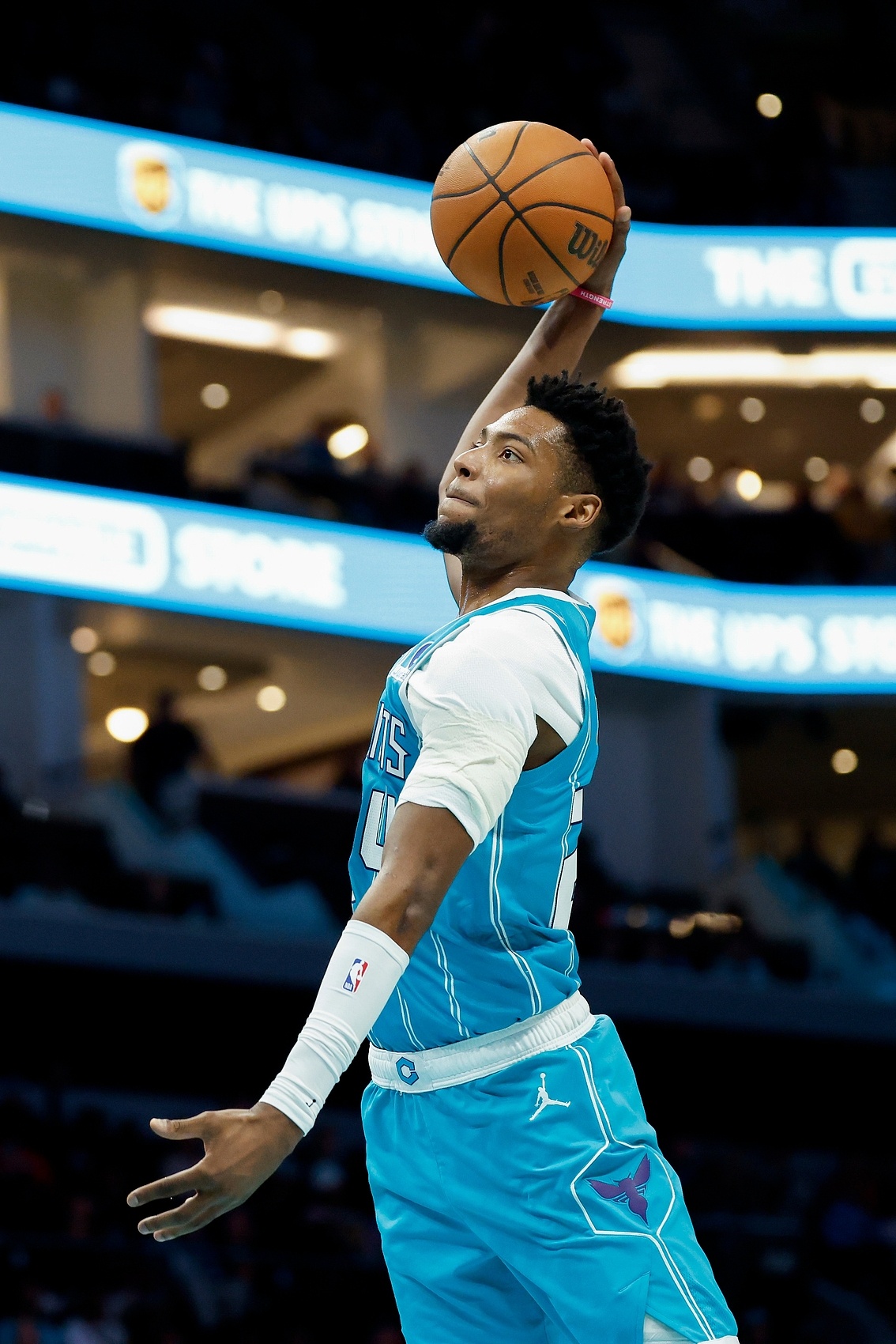 九游电竞平台-正负值+40最高！布兰登·米勒三节打卡砍最高30分加8板 三分9中6